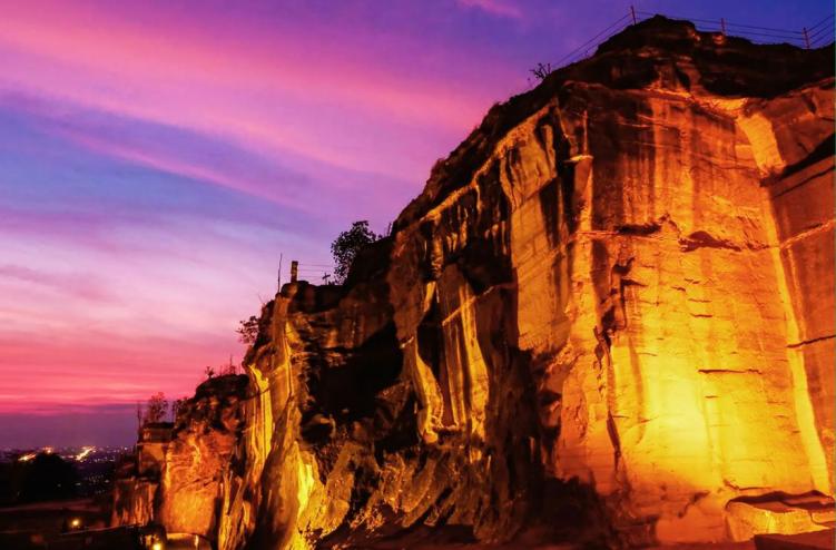 10 Spot Sunset Terbaik di Jogja: View Romantis di Akhir Hari