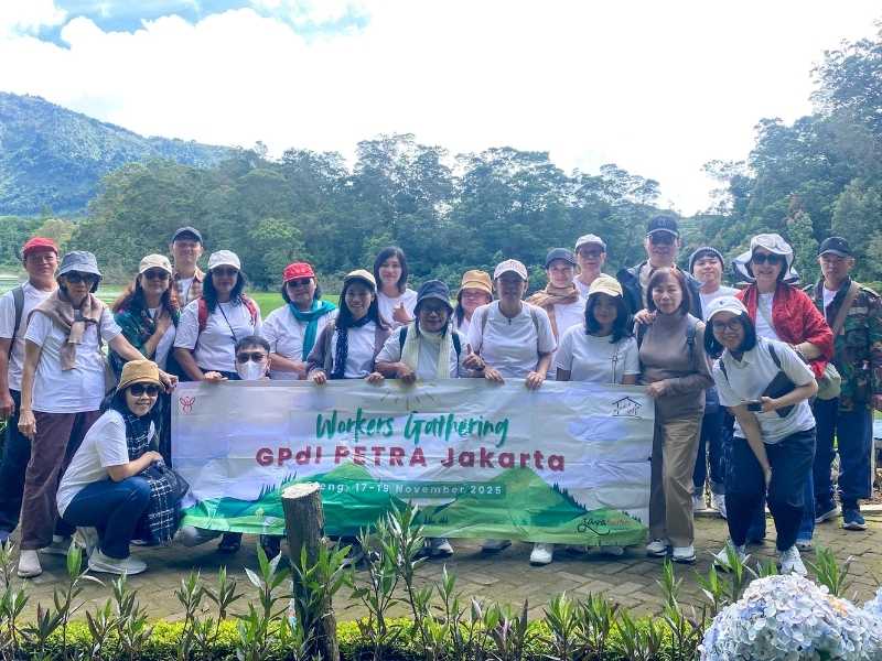 Foto-grup-gathering-perusahaan-EO-Jogja