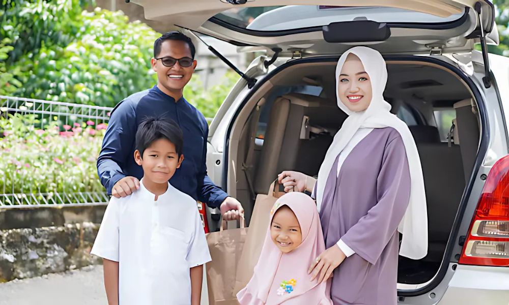 Keluarga bahagia dengan Sewa Innova Jogja