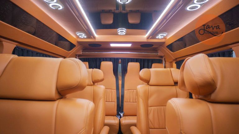 interior hiace jogja nyaman untuk perjalanan jauh