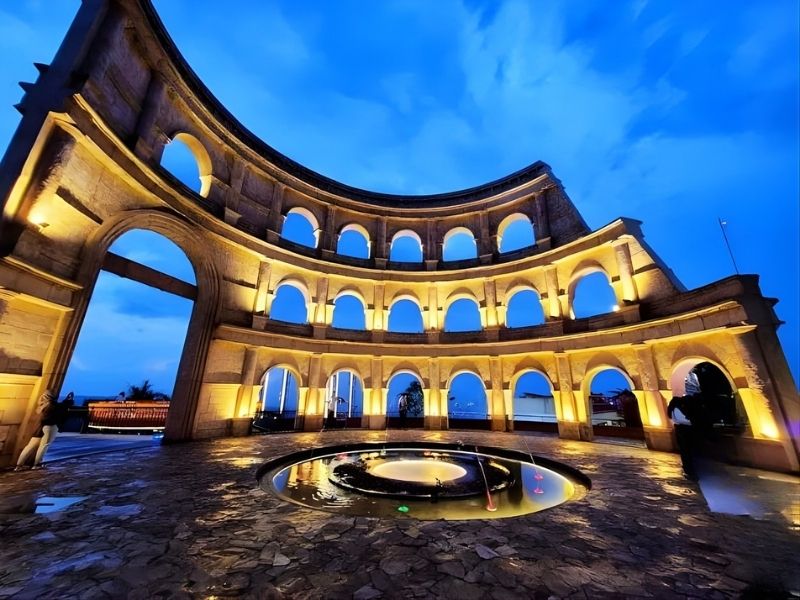 Colosseum Roma Replika amphitheater kuno Romawi di pictnic gunungkidul